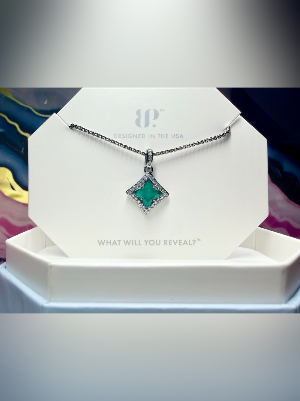 Bomb Party Clover Necklace- “Kite Soirée” Emerald on Hema NK98727